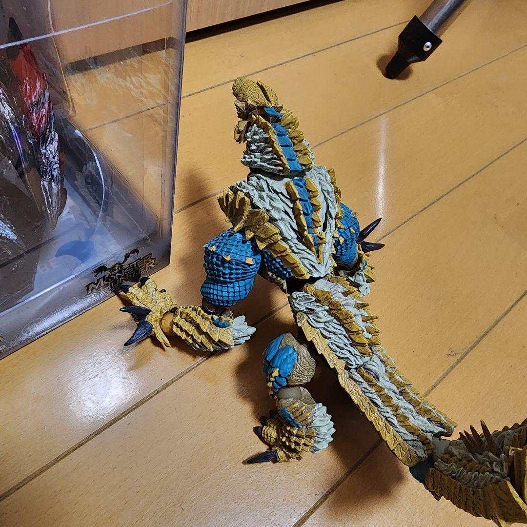 モンハン　フィギュア　ジンオウガ亜種　バルファルク　ラギアクルス希少種