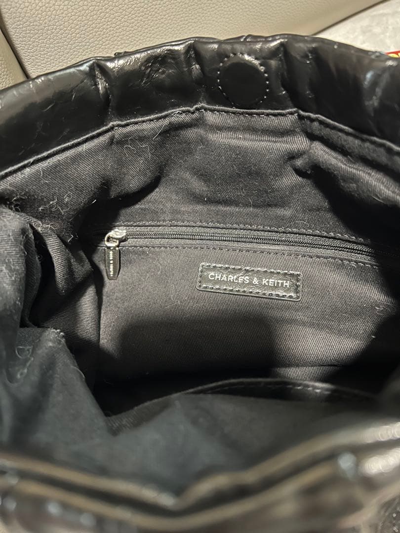 CHARLES & KEITHブレードチェーンハンドルホーボーバッグ