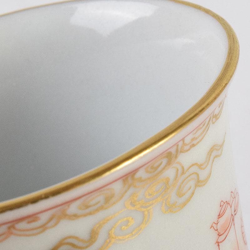 九谷焼　井上秋晴作　赤絵細密画　人物文　盃　ぐい呑み　共布共箱　M　R9169