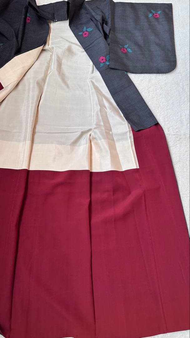 大島紬　かわいい　黒地　あられに椿　７マルキ