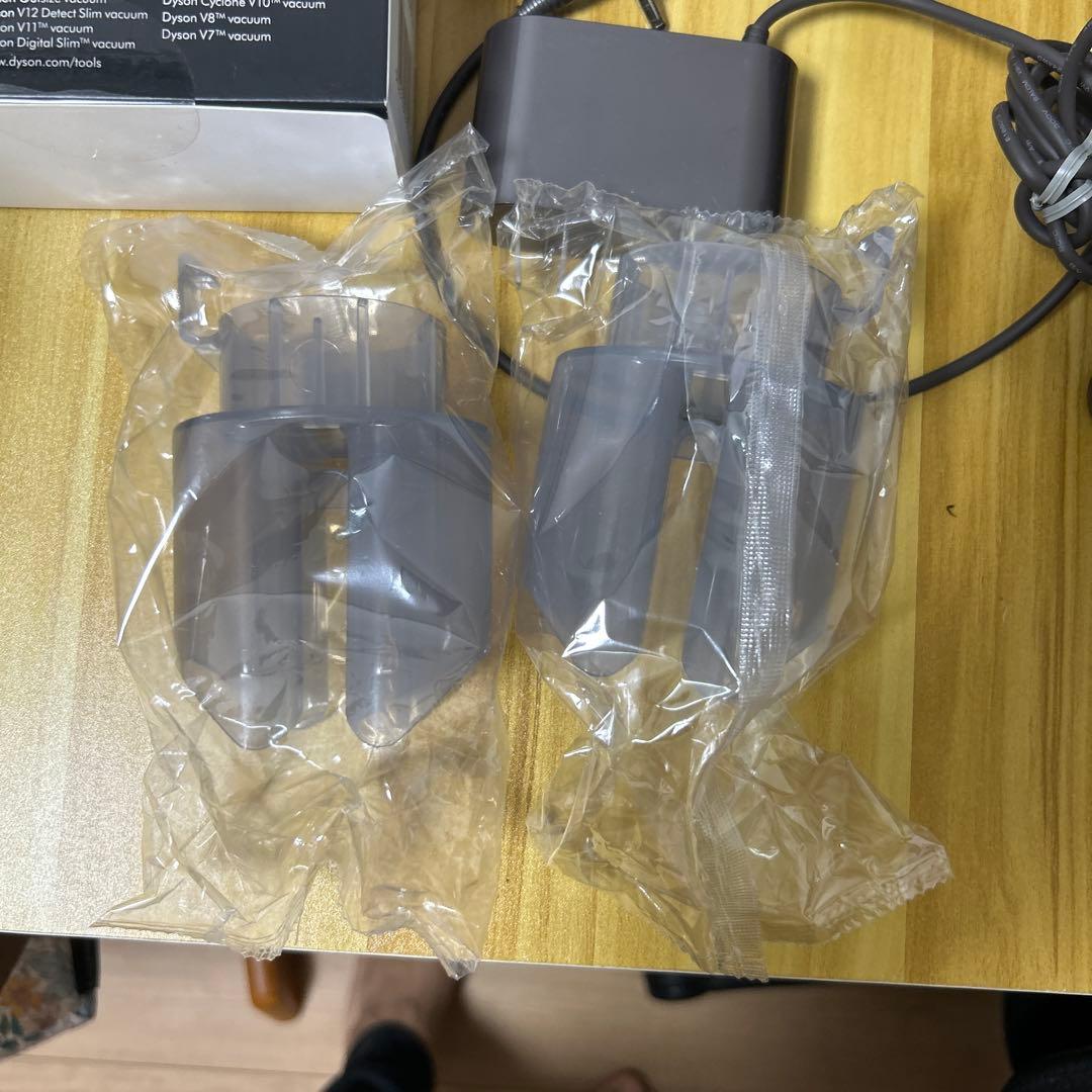 Dyson SV12 スティッククリーナー本体とアタッチメント