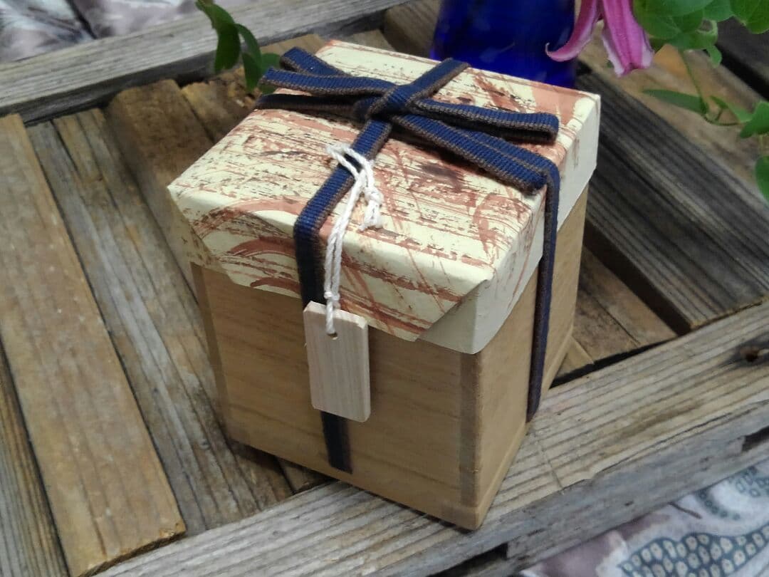 黄瀬戸　ぐい飲み　四方桟 桐箱付き　ぐい飲み　美濃焼　骨董品