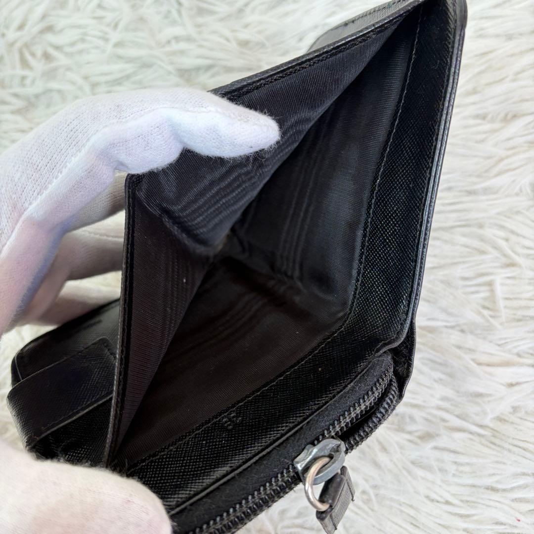 美品✨プラダ 三角ロゴ 二つ折り財布 サフィアーノレザー 黒 ラウンドファスナー