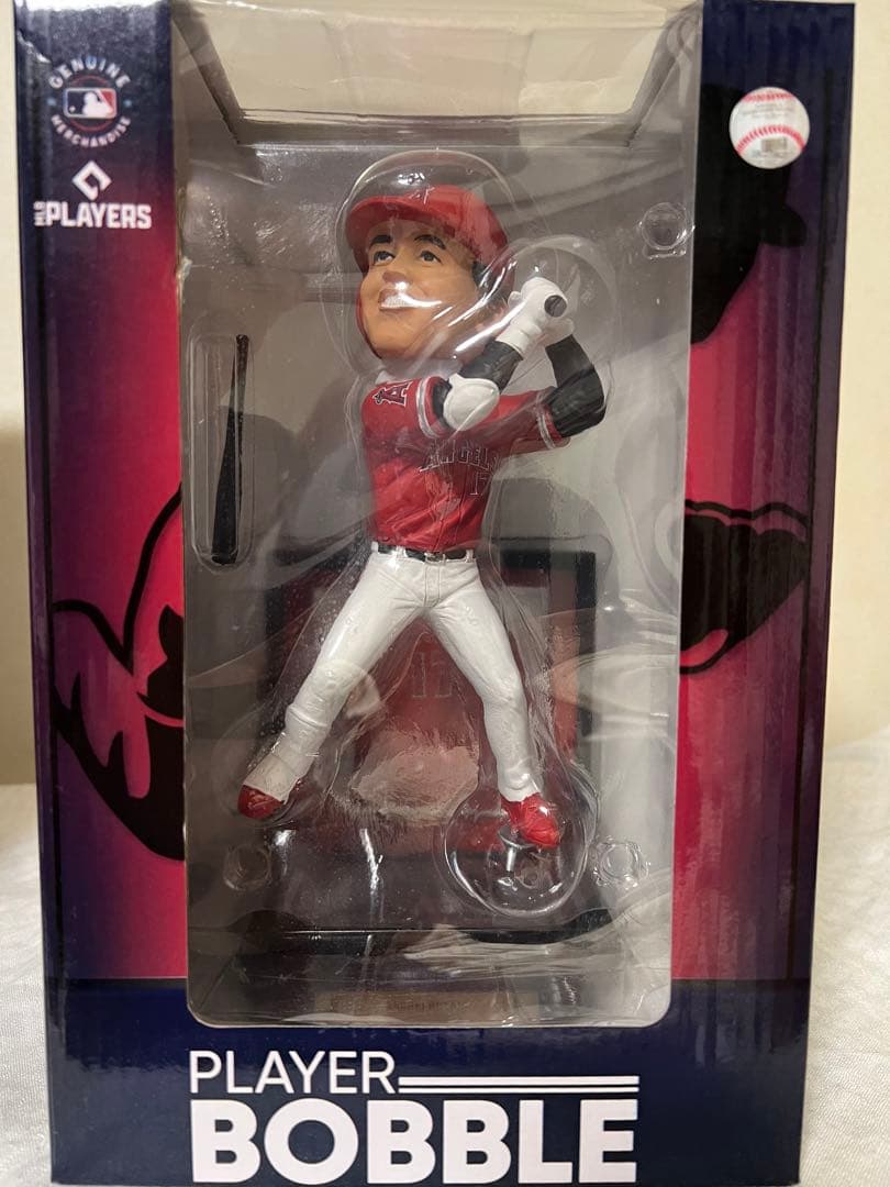 大谷翔平選手 ボブルヘッド フィギュア　トラウトのボブルヘッドもつけます。
