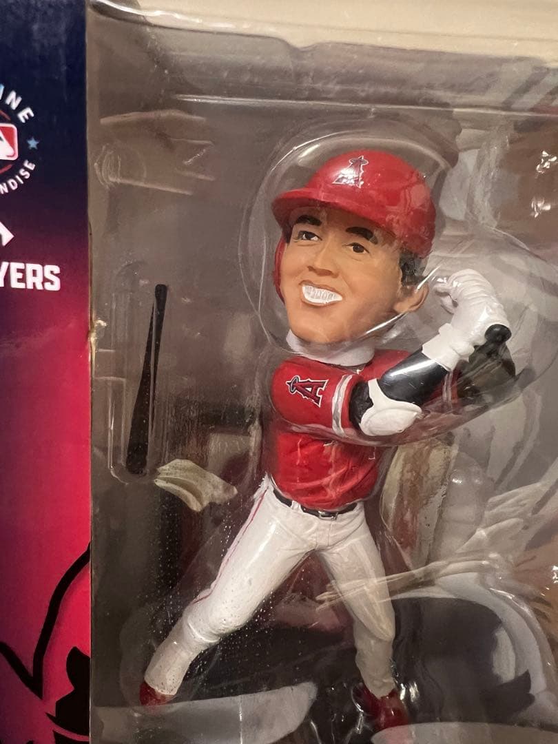 大谷翔平選手 ボブルヘッド フィギュア　トラウトのボブルヘッドもつけます。