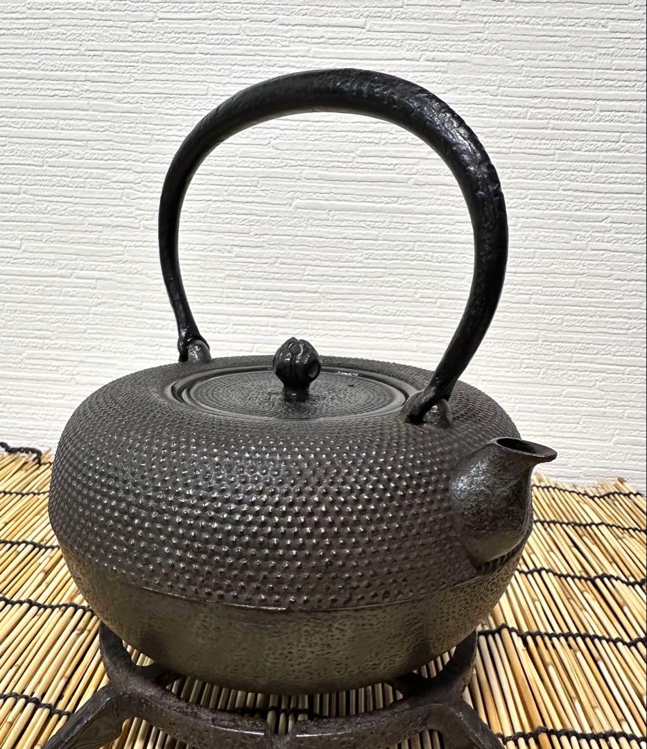 未使用品　南部盛岡東文堂造　１０型姥口アラレ　南部鉄瓶　南部鉄器　鉄瓶