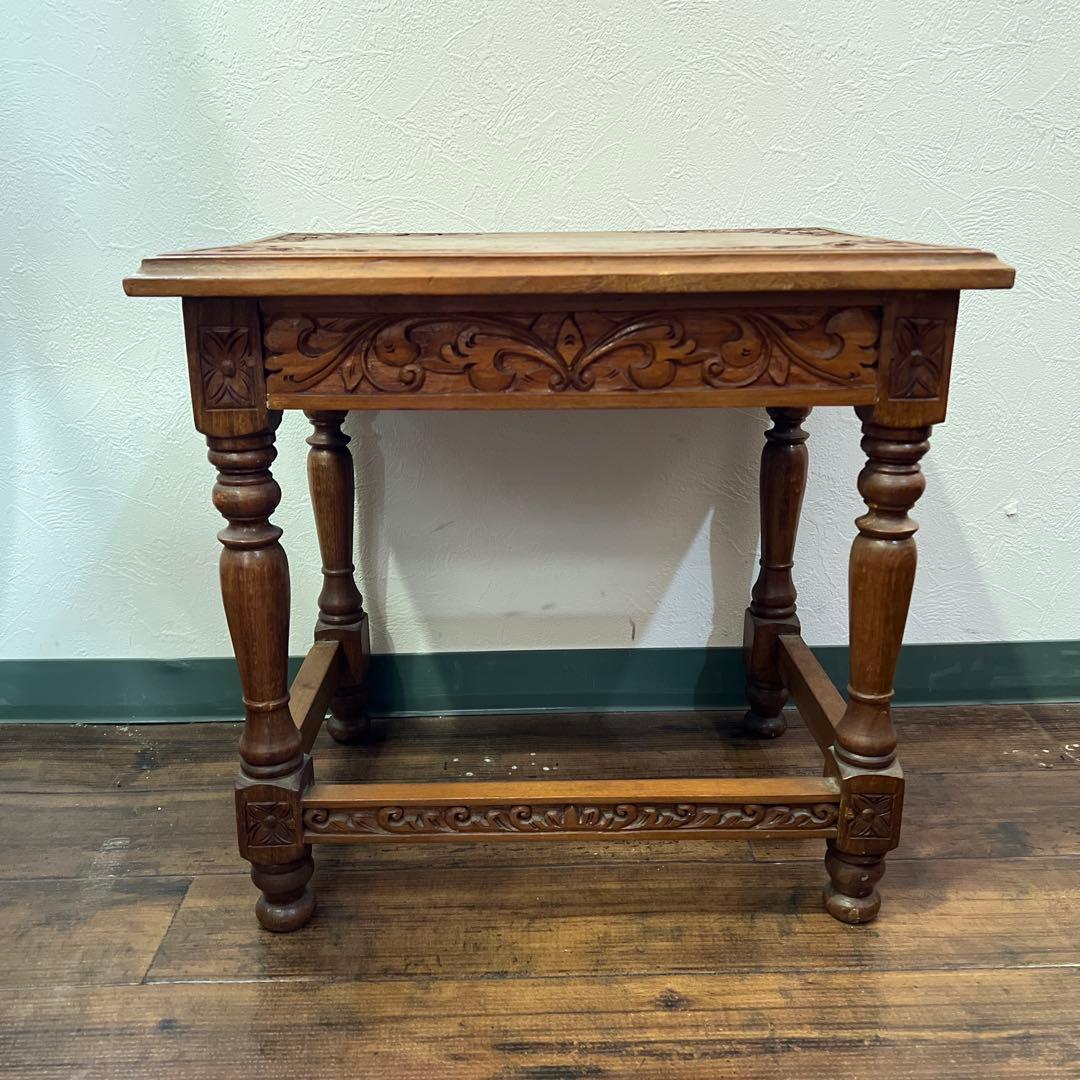 k527r121 彫刻細工が美しいサイドテーブル 木製 オリエンタルな雰囲気