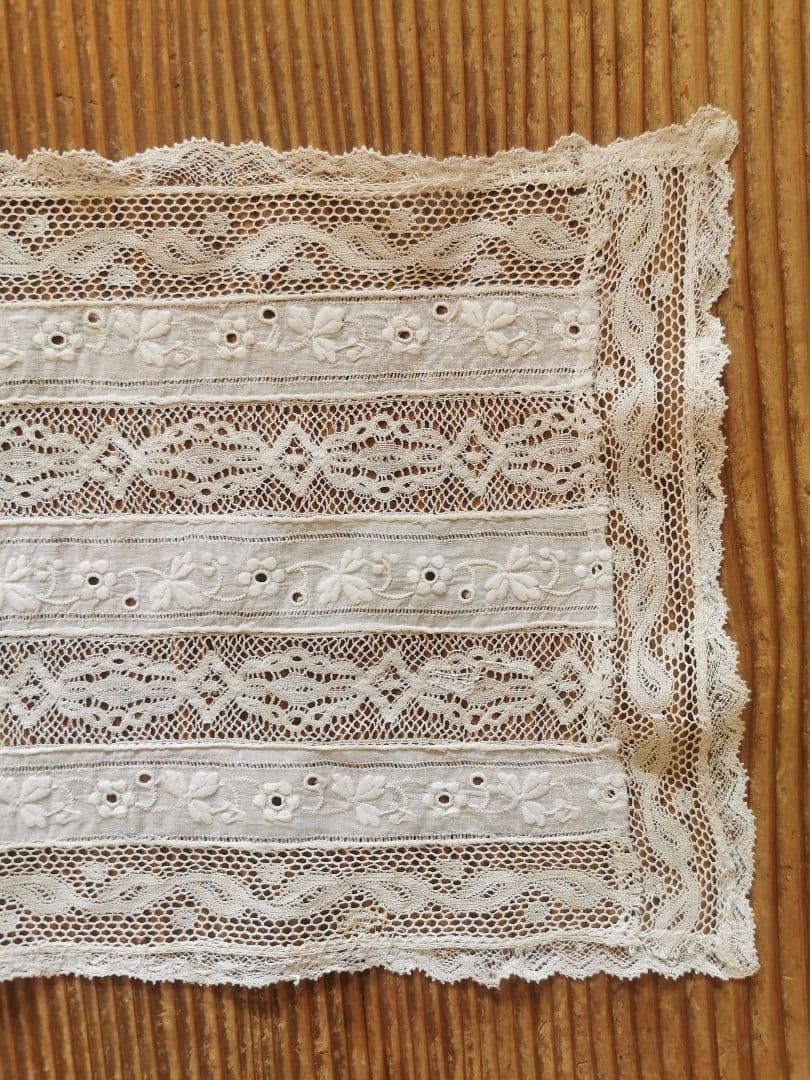 アンティークフランス ノルマンディーレース 縦繋ぎボビン＆ガロンレース ランナー