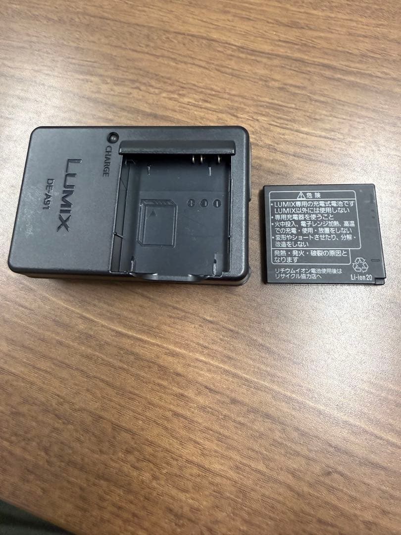 デジタルカメラ Panasonic LUMIX DMC-FX77