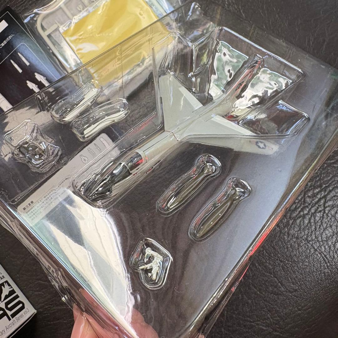 カフェレオ JWings F-8E クルーセイダー 戦闘機プラモデル ベトナム