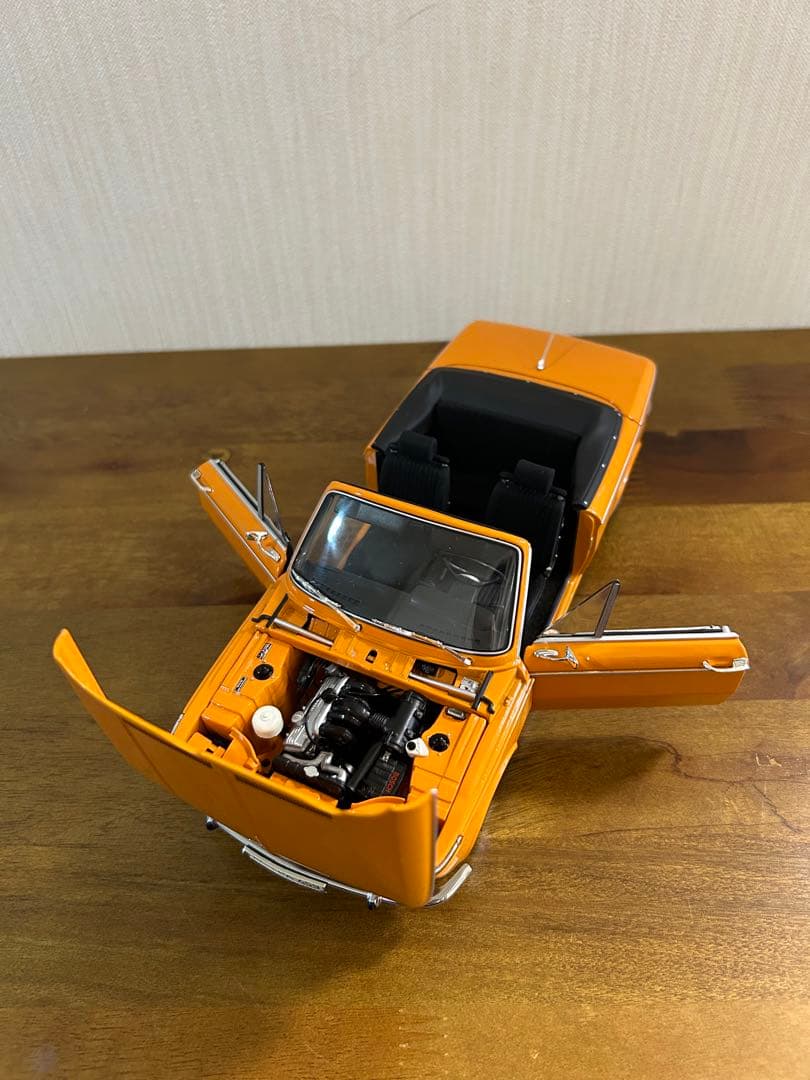 BMW 1968年式 1600-2 カブリオレ 1/18