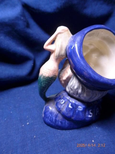ヴィンテージ ロイヤルドルトンの「old salt」。髭の水夫と人形のジャグ