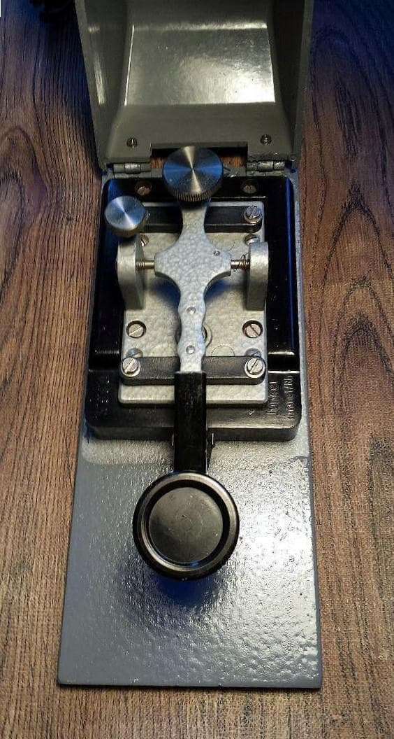 業務無線用ドイツ製プロ電鍵