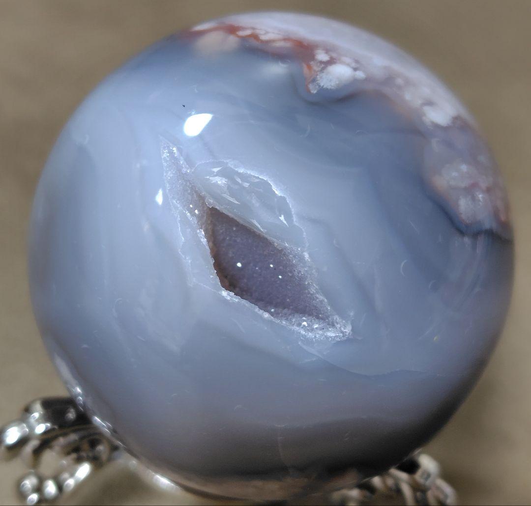 台座付き 縁起物 笑口 ジオード入り ブラック桜瑪瑙スフィア 50mm