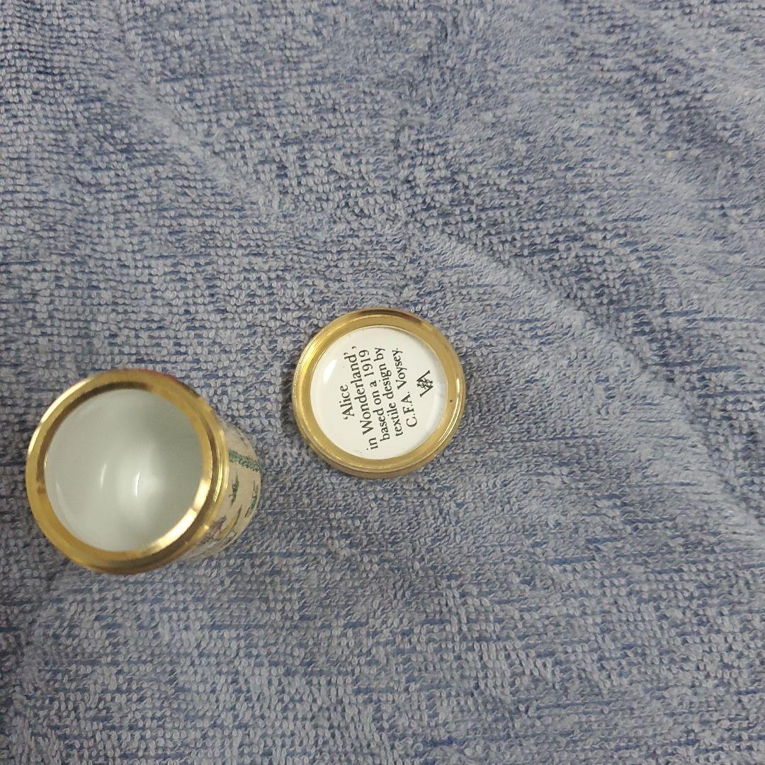 halcyon days enamels　ピルケース　アリス　ディズニー