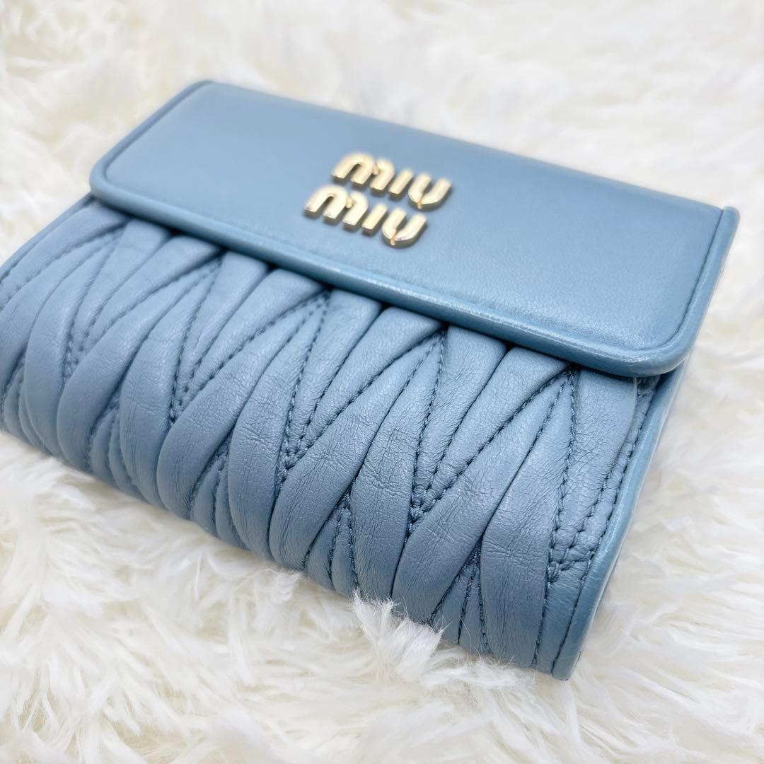 極美品✨現行ロゴ ミュウミュウ マテラッセ 三つ折り財布 ブルー RFID