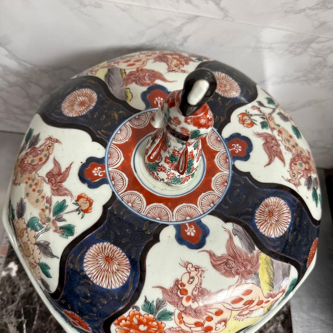 古伊万里、柿右衛門様式、特大女人蓋物、唐獅子、草加紋。　特製、桐箱。