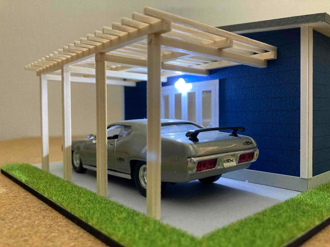 ミニカー用ジオラマ：1/43 木造パーゴラ付ガレージ（ダークブルー）ミラー貼り
