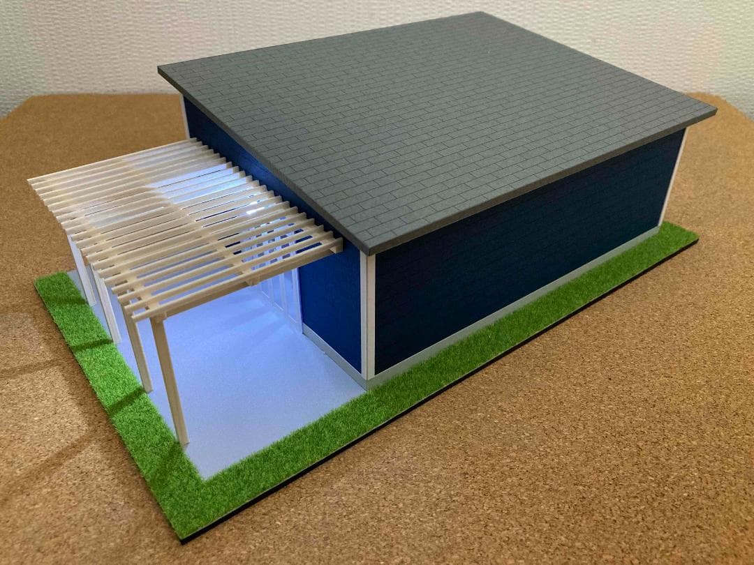 ミニカー用ジオラマ：1/43 木造パーゴラ付ガレージ（ダークブルー）ミラー貼り