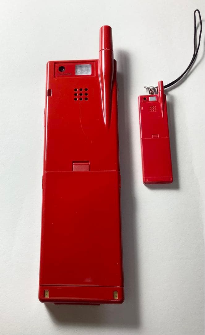 au INFOBAR 初代 ニシキゴイNISHIKIGOIと2世代目GRAY