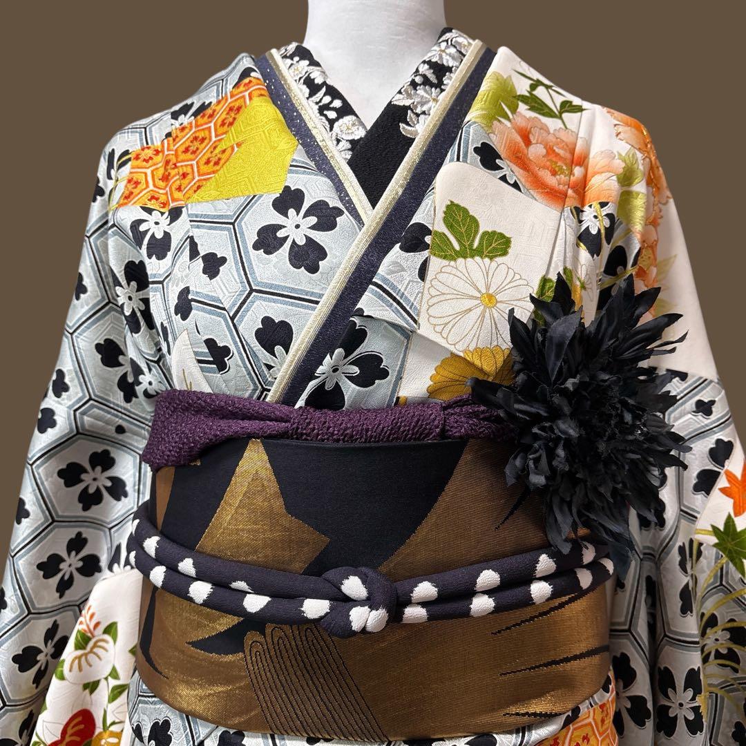 (あ913) モダンな粋を纏う ✦ グレーに黒亀甲花模様 アンティーク振袖セット