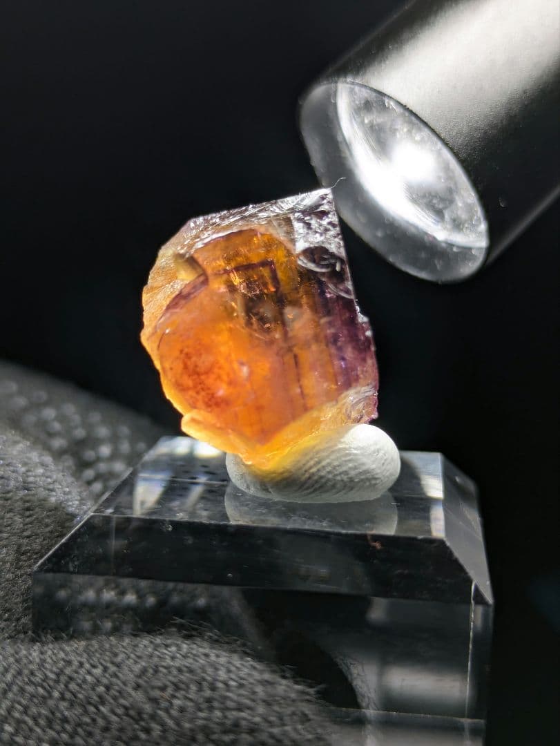 【トリカラー】CH5630-2ドイツ Frohnau産 フローライト 蛍石