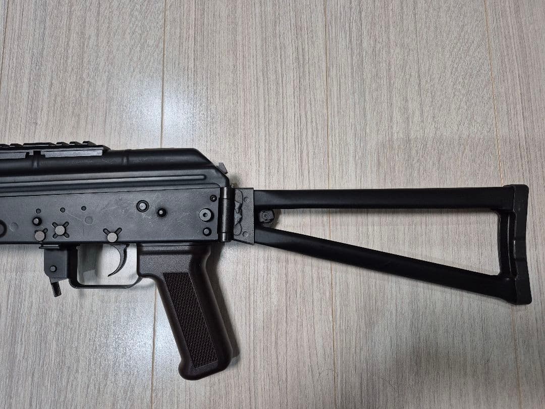 専用　マルイ　AKS74U　20mmピカティニレール・スイベル装着　スペアマグ付