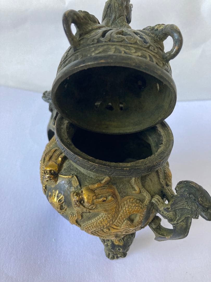 古香爐，「乾隆年製」在銘，古銅製。