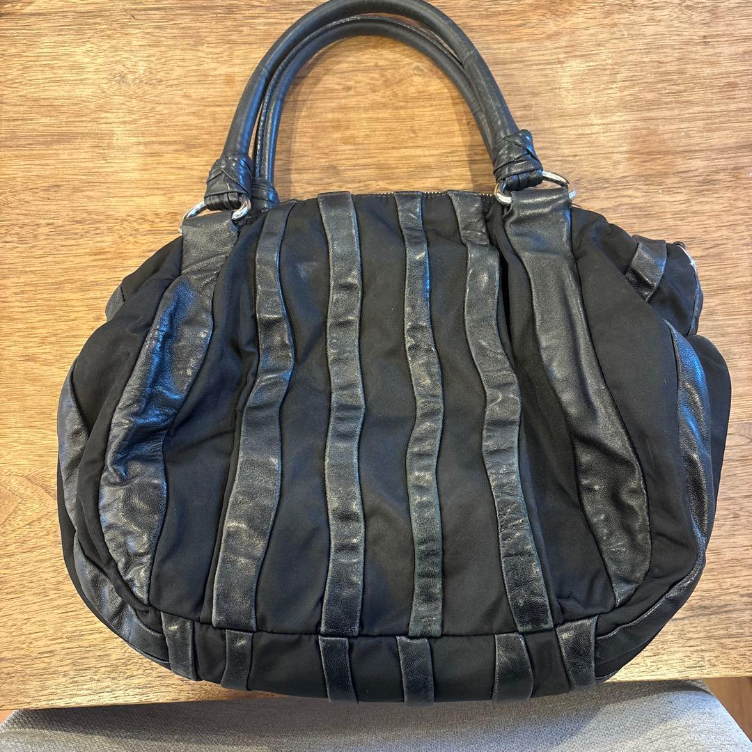 専用ですPRADA ブラックショルダーバッグ ストライプデザイン