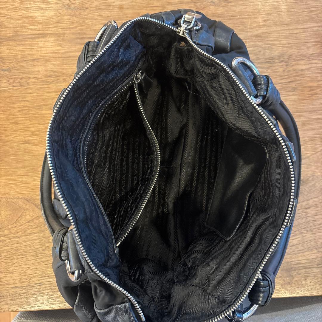 専用ですPRADA ブラックショルダーバッグ ストライプデザイン