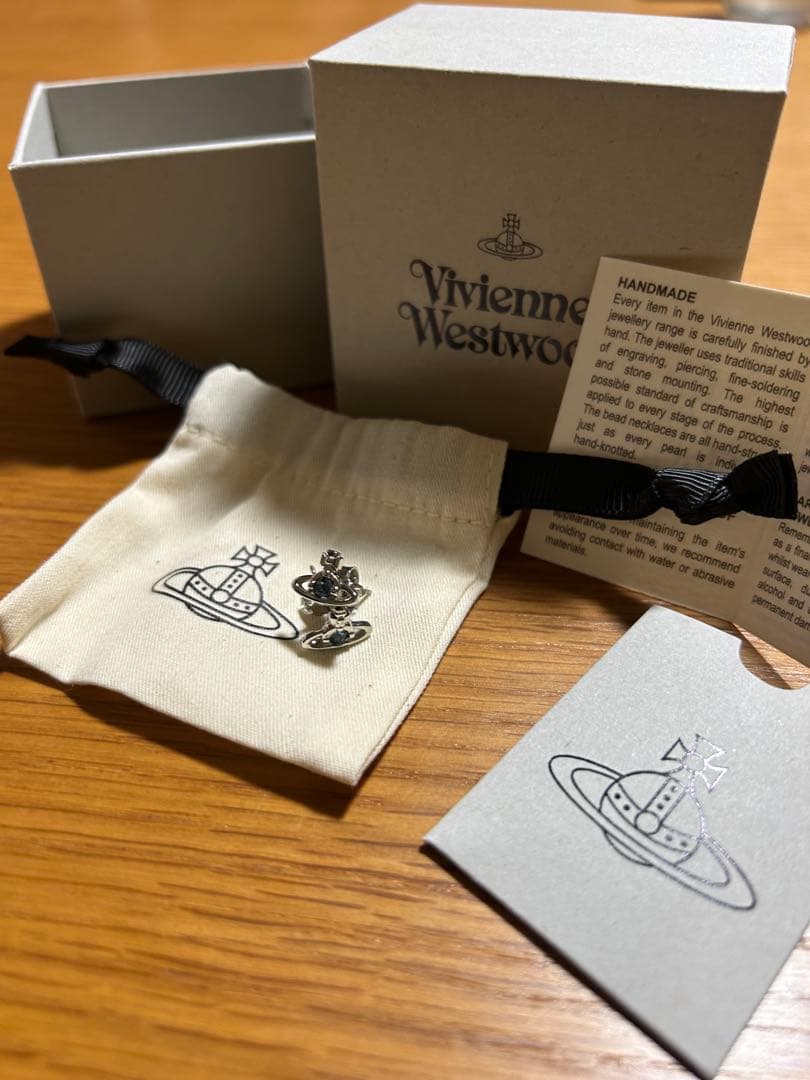 Vivienne NANO SOLITAIREシルバーブルー ピアス 値下げ中