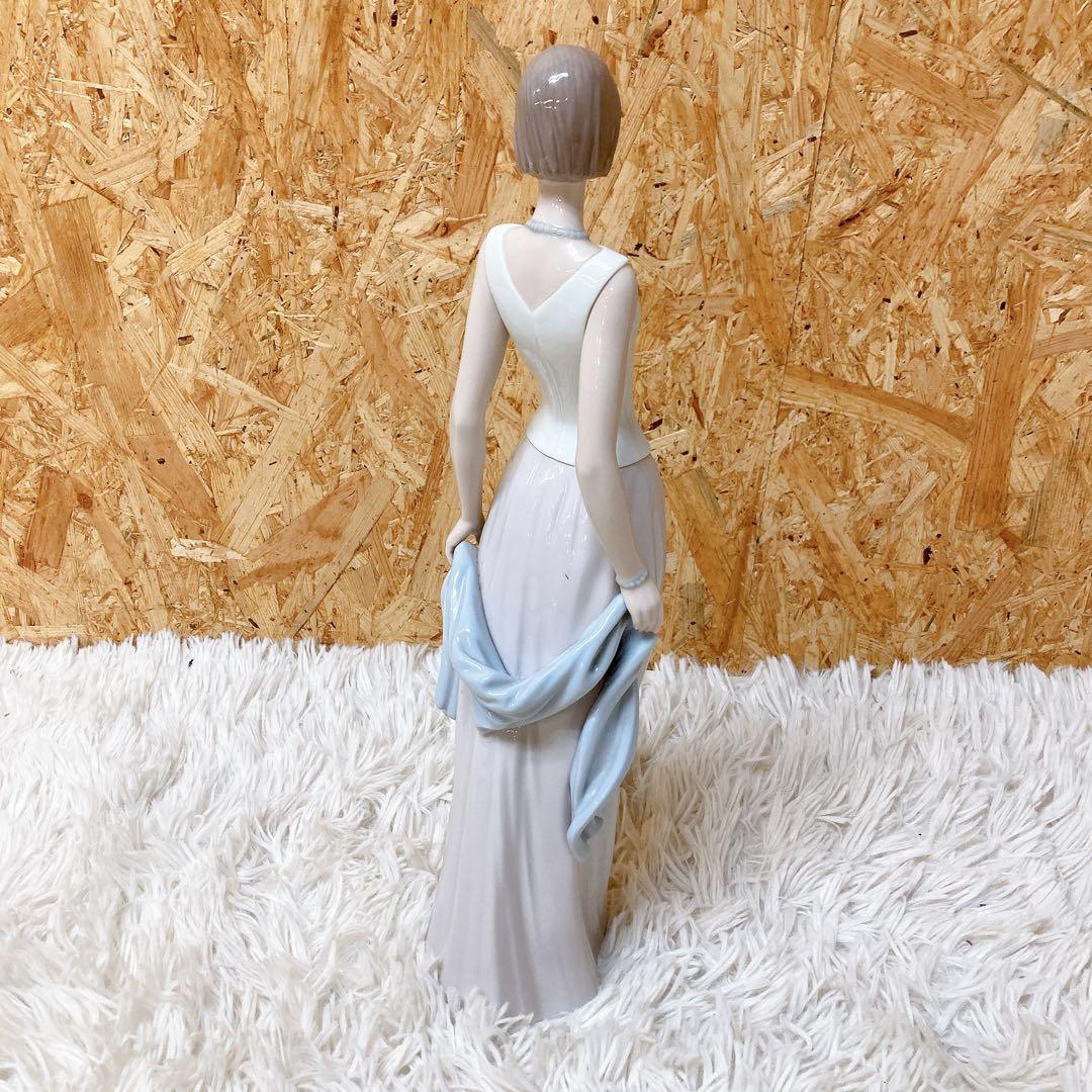 リヤドロ　LLADRO スズラン　フィギュア　置き物　工芸品　陶器