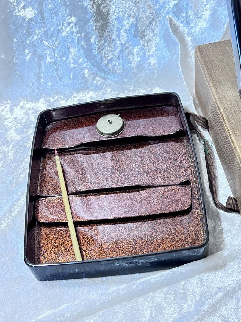 漆器 文箱 金蒔絵硯箱　瓦模様　桐紋　水滴　筆付き 黒 金色装飾 伝統デザイン