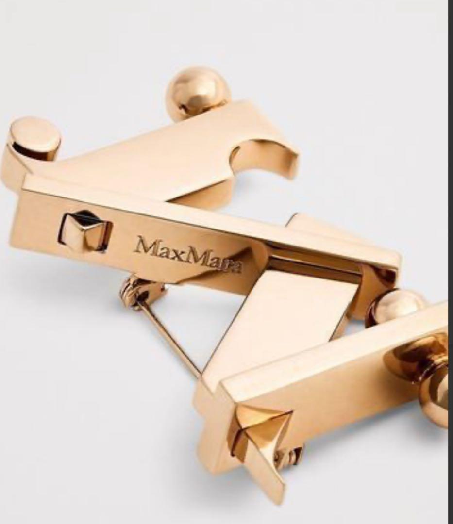 新品！限定アイテム！MaxMara ゴールド M型ブローチ　レア　美品