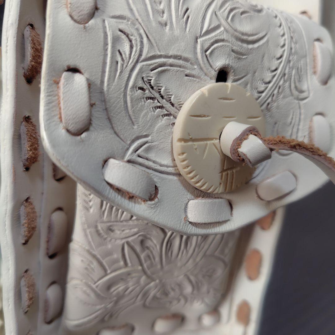 【専用です】グレイスコンチネンタル◇カービングバッグ◇白＆メタリック