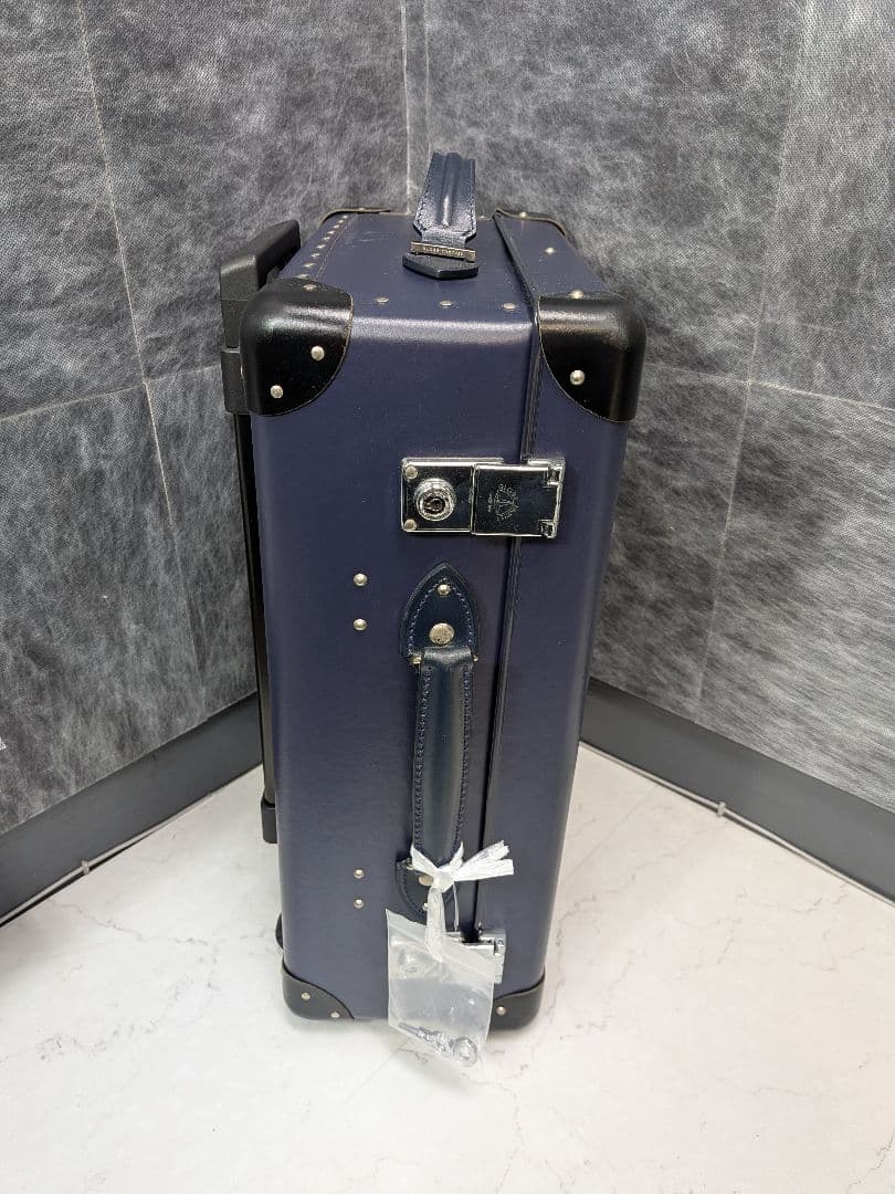 ②グローブトロッター ネイビー 2ホイール