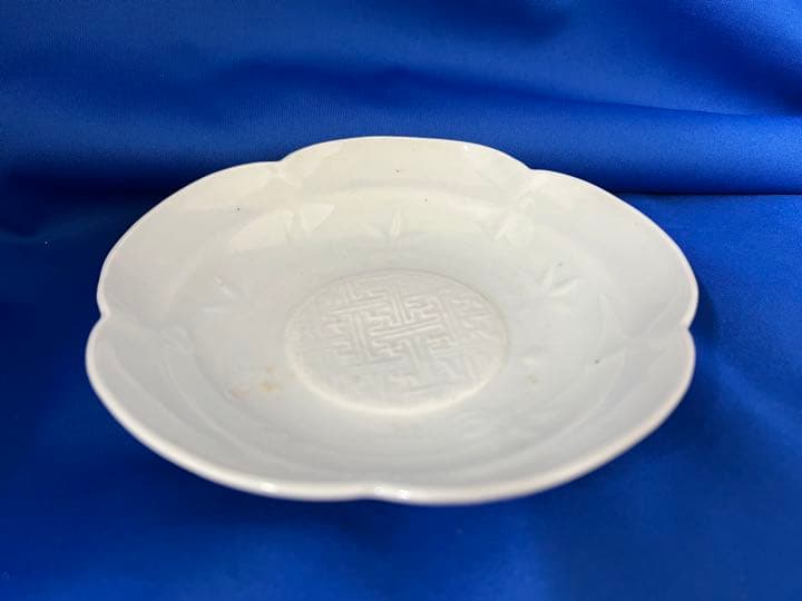 中国古美術　宋時代蓮花型影青皿　共箱、共布、共紙付き　Xg-74