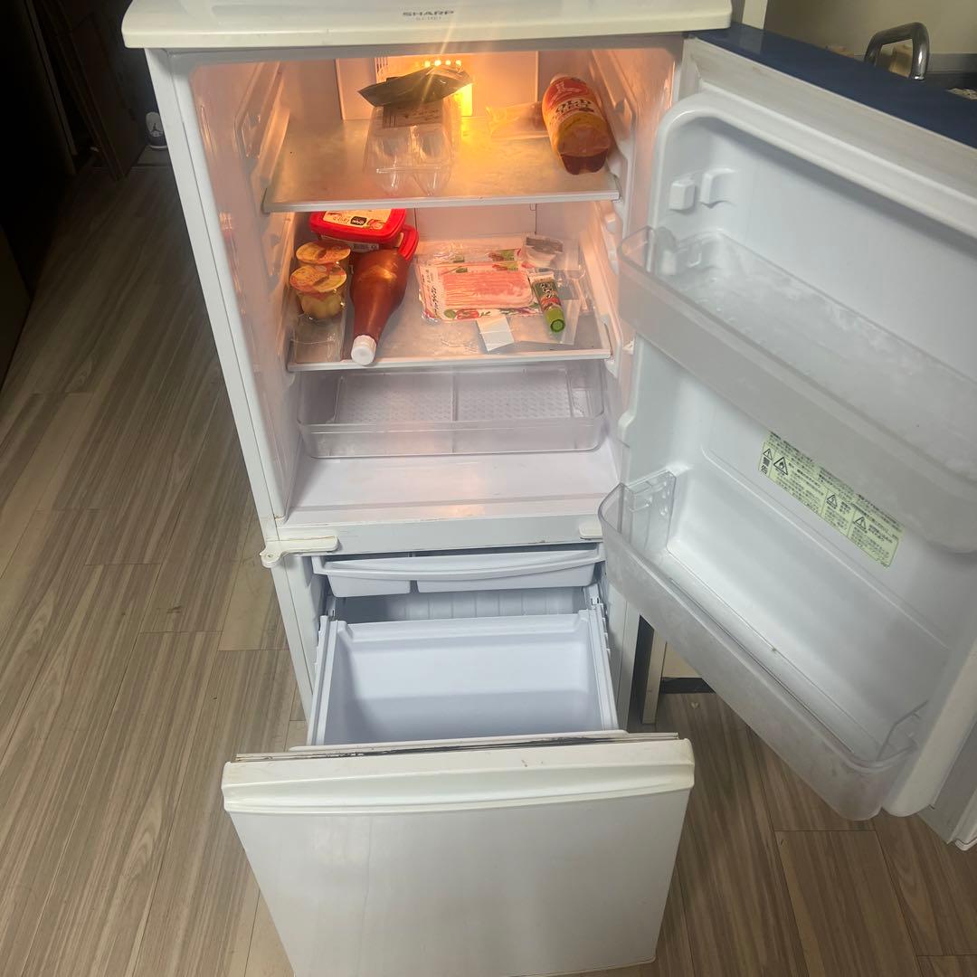 ホワイト冷蔵庫 下部冷凍庫付き
