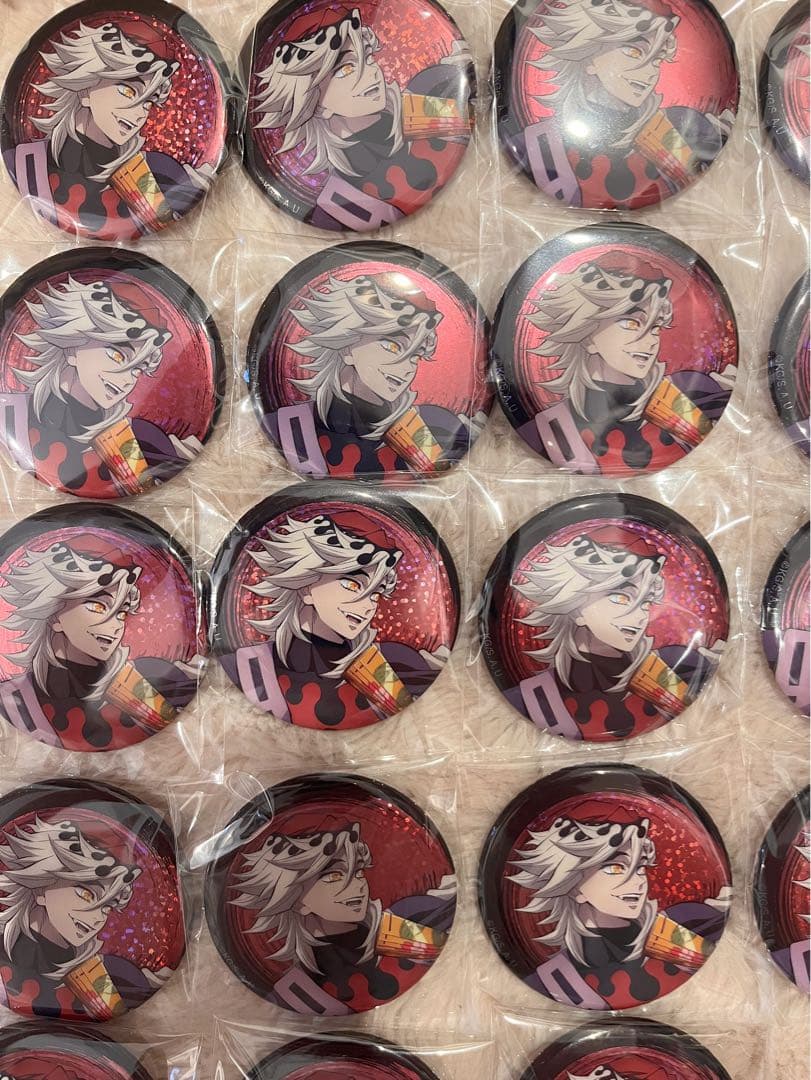 【期間限定お値下げ中❗️】鬼滅の刃 童磨 グリッター缶バッジ 31個