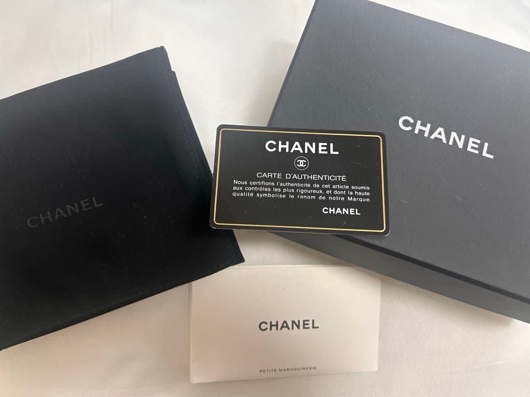 F*レ様 シャネル キャビアスキン マトラッセ コンパクトウォレット 三つ折り財