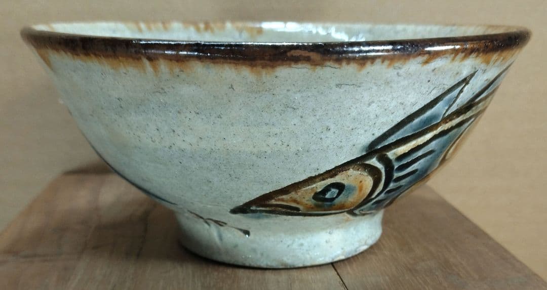 【本物保証】金城次郎 魚紋マカイ(壷屋焼 魚紋茶碗）共箱 栞 美品 やちむん