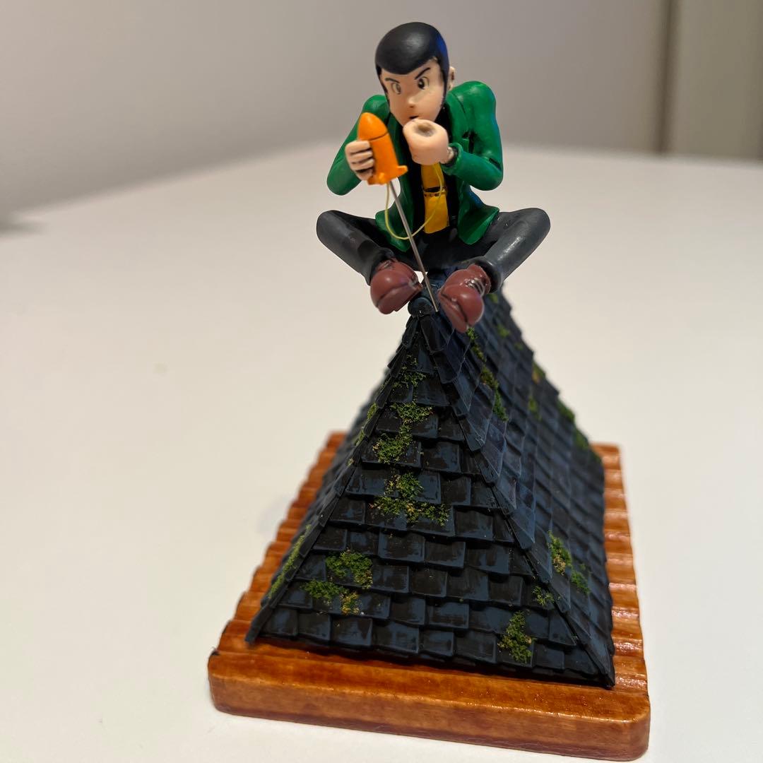 ルパン3世 カリオストロの城 屋根 プラモデル 全塗装 アクリルケース付