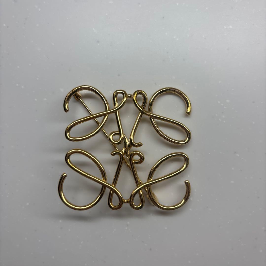 LOEWE アナグラムブローチ(メタル)ゴールド