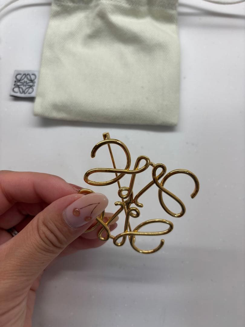 LOEWE アナグラムブローチ(メタル)ゴールド