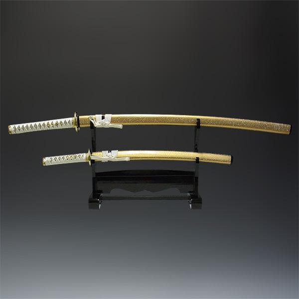 岐阜県関市製の模造刀 白石目 大刀・小刀・刀掛け3点セット