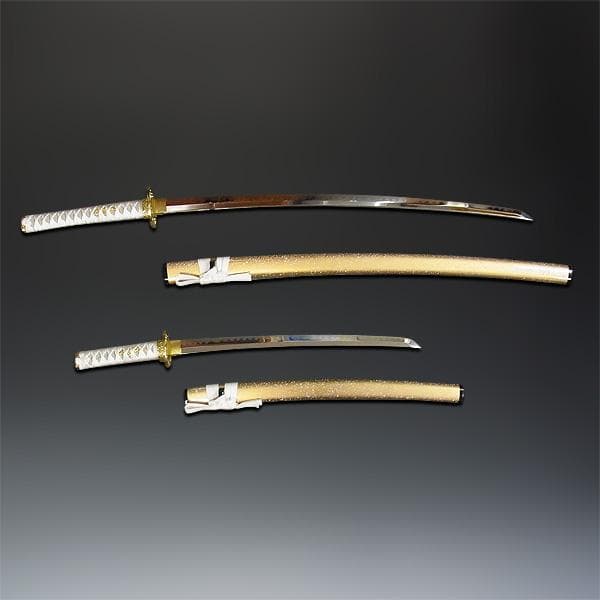 岐阜県関市製の模造刀 白石目 大刀・小刀・刀掛け3点セット