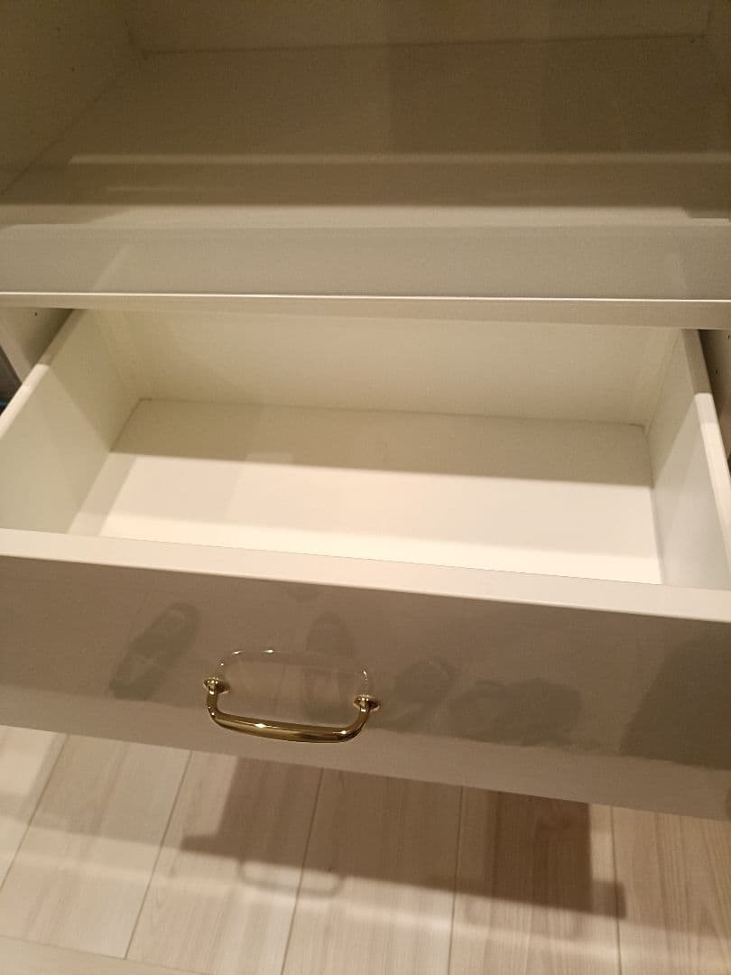 ホワイトキャビネット ガラス扉付き 3引き出し