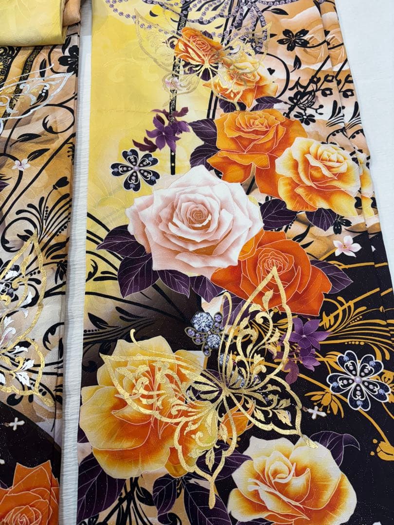 華やか！　振袖　古典　黄色　薔薇　バラ　蝶　刺繍　金　キラキラ　Mサイズ