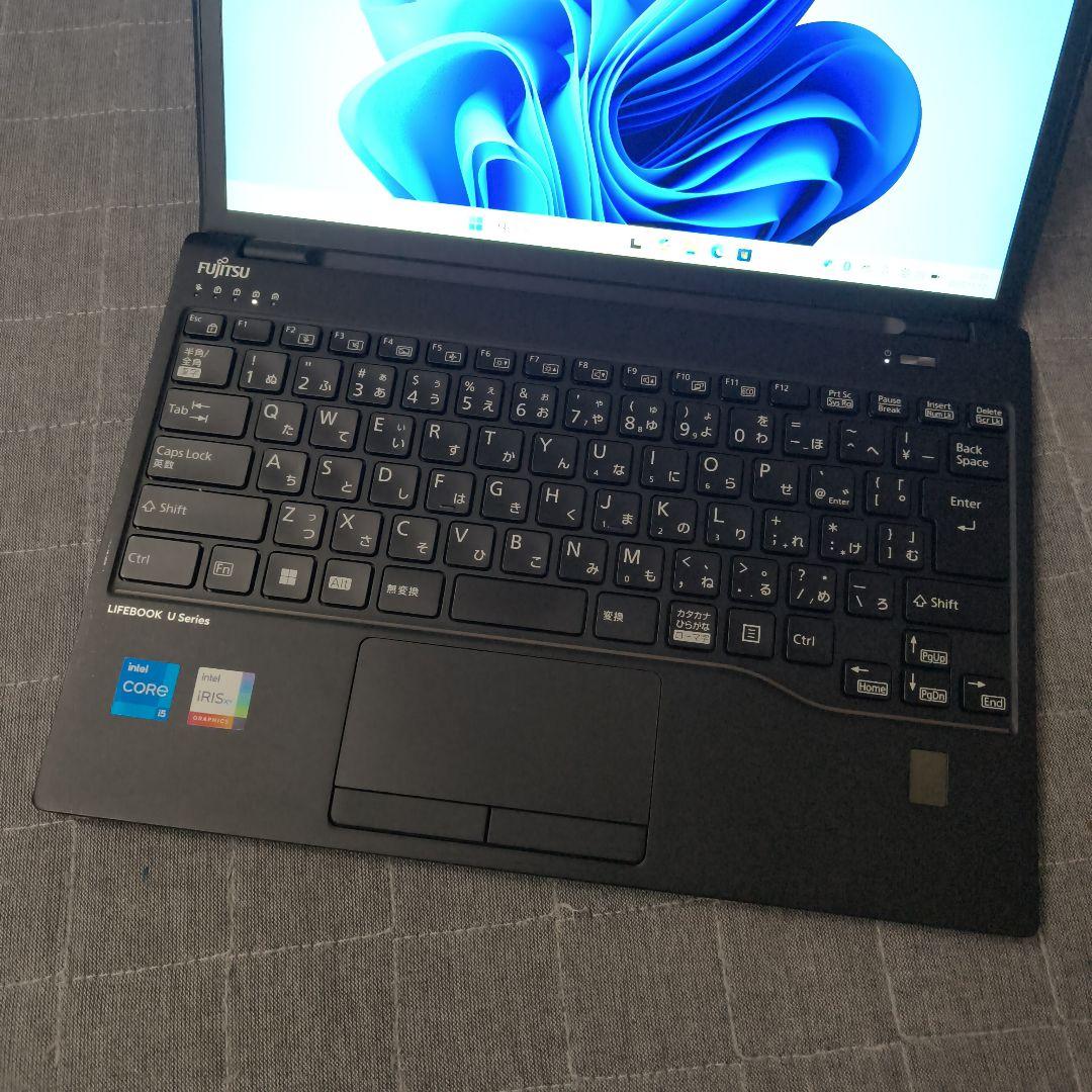 日本製 Fujitsu 美品 超軽量 驚速 13世代i5 8GB 新品1TB