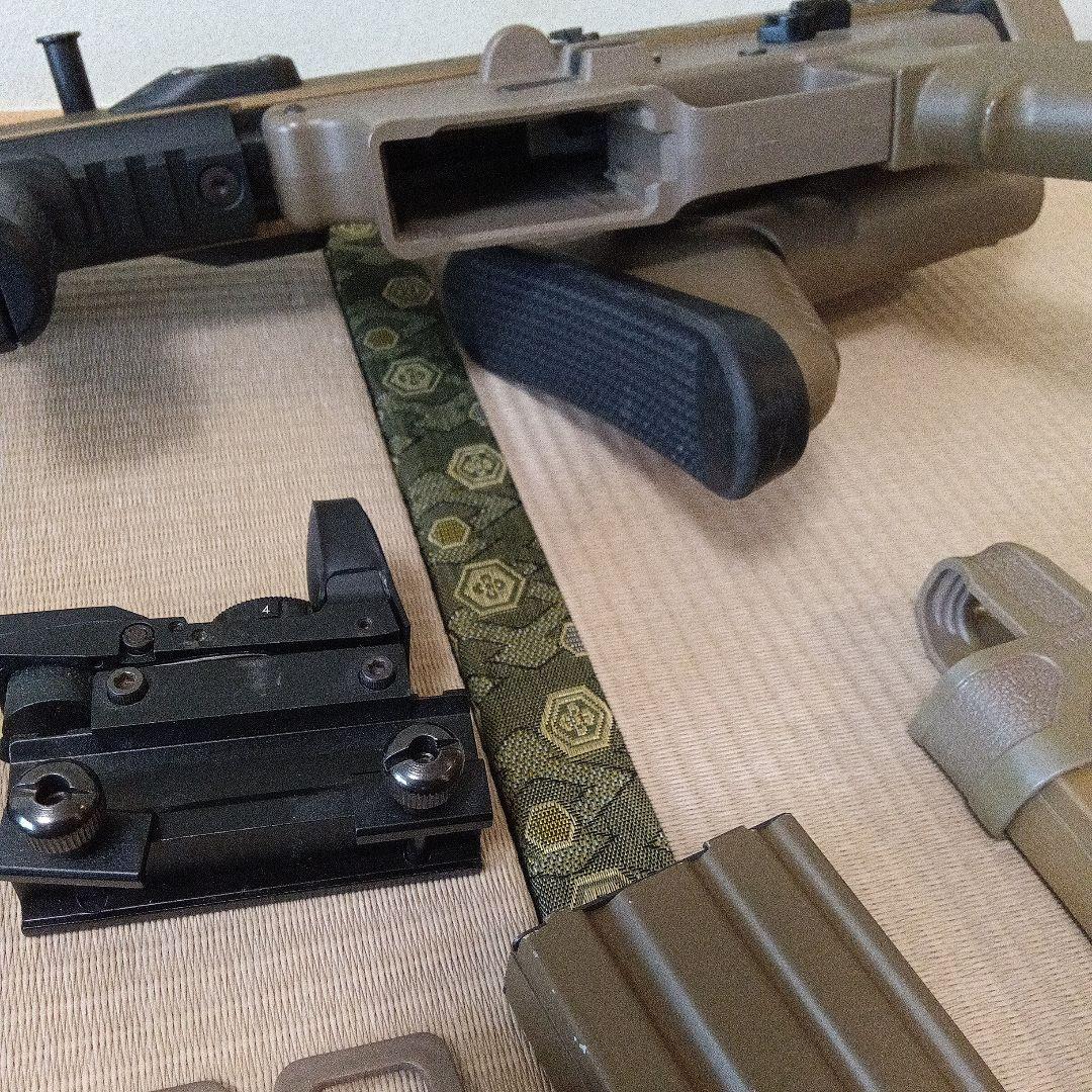 SCAR次世代電動ガン ドットサイト、マガジン4本・マガジンポーチ2つ他セット